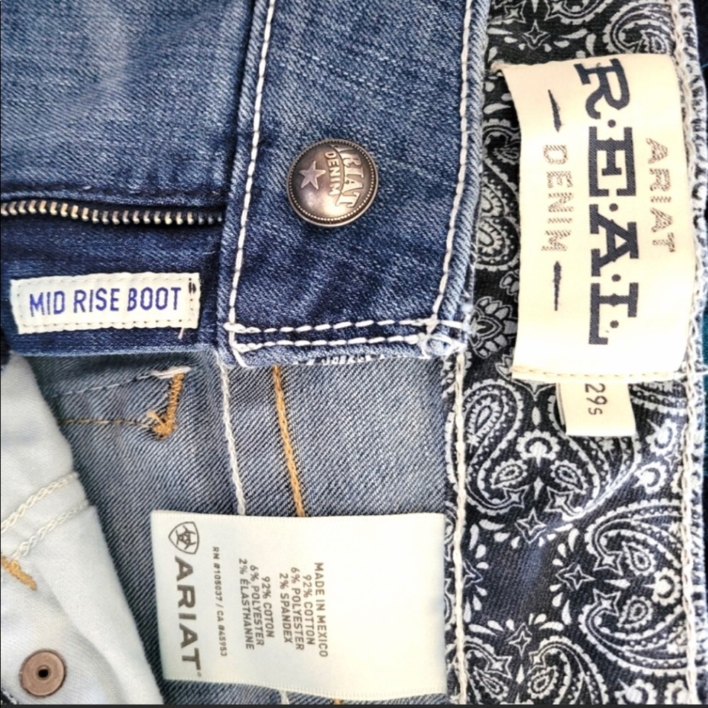 ARIAT R.E.A.L. Midrise whipstitch bootcut jeans. Size 29 short